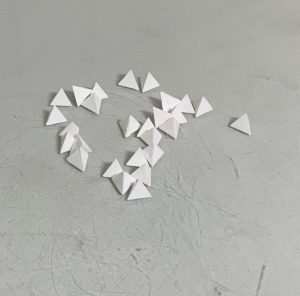 Stoneware pyramid  shape Alymina pips