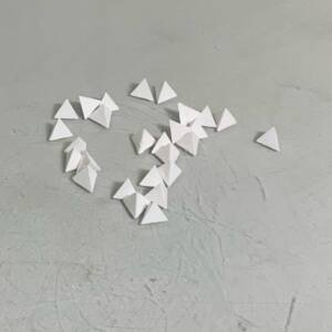 Stoneware pyramid  shape Alymina pips